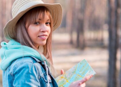 Ritratto di una turista, per riprendere il tema dei Trend del turismo 2026