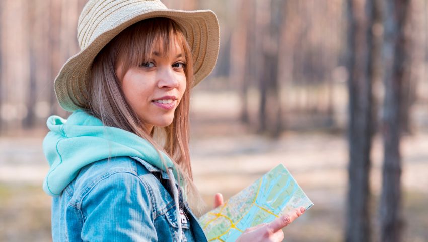 Ritratto di una turista, per riprendere il tema dei Trend del turismo 2026