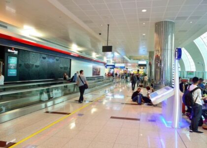 Passeggeri in aeroporto in partenza per l’Europa e turismo incoming internazionale in vista dell’introduzione dell’autorizzazione ETIAS 2026