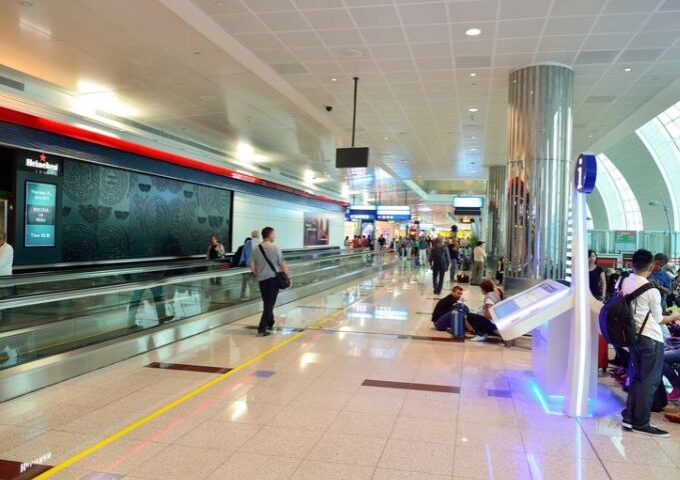 Passeggeri in aeroporto in partenza per l’Europa e turismo incoming internazionale in vista dell’introduzione dell’autorizzazione ETIAS 2026